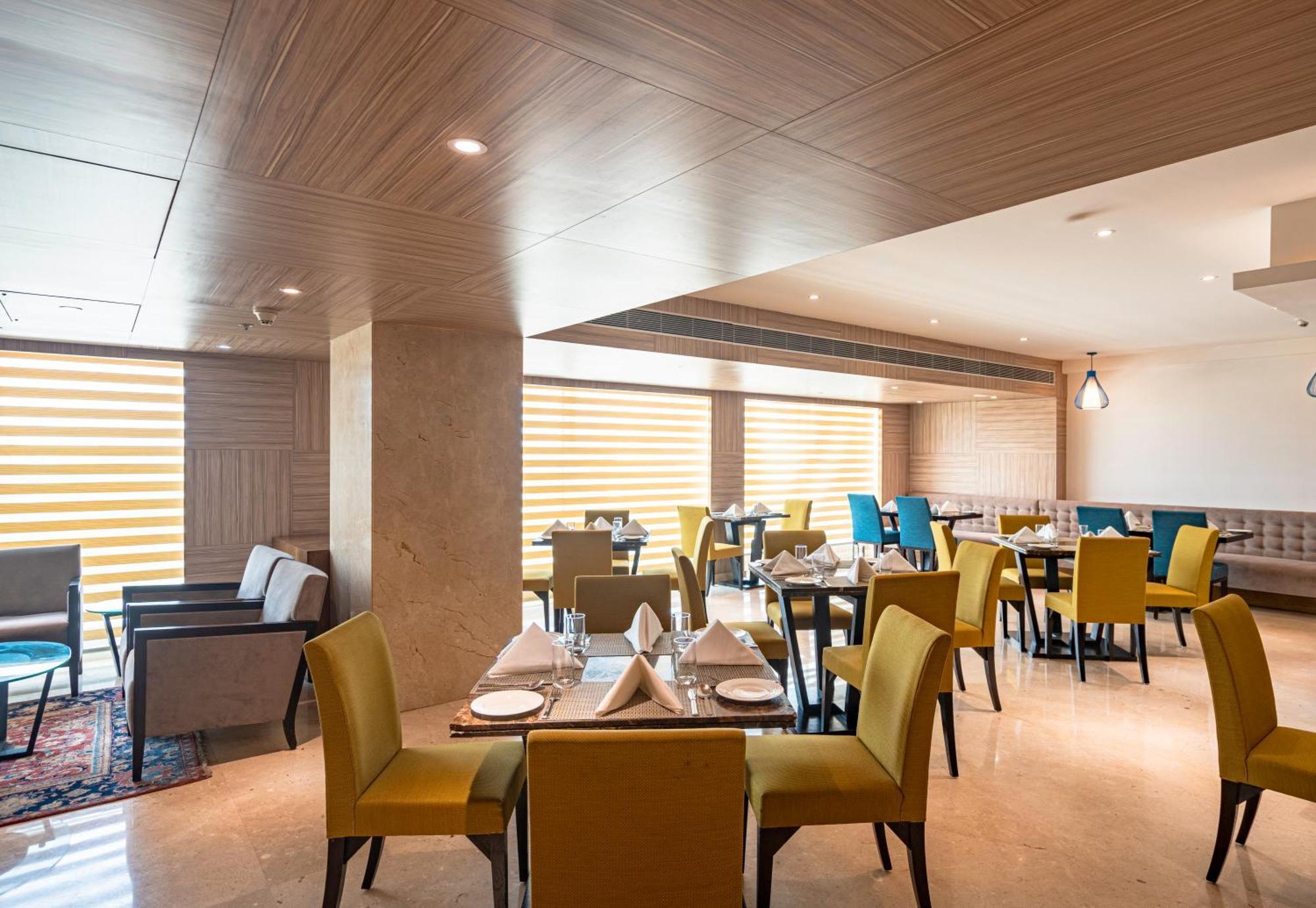 Svelte Delhi, A Member Of Radisson Individuals Hotell New Delhi Exteriör bild